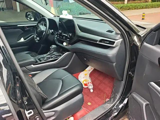 Toyota Highlander — Фото автомобиля 8
