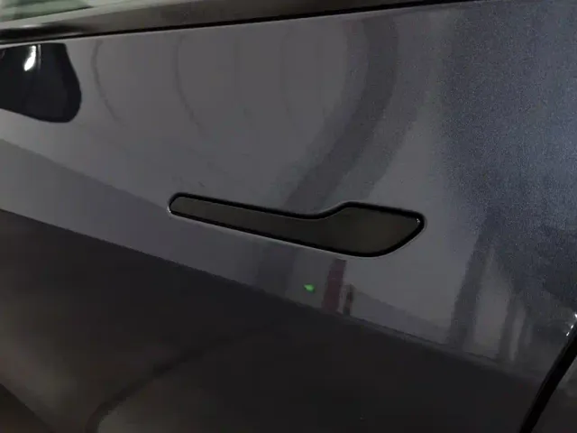 Tesla Model Y — Фото автомобиля 18