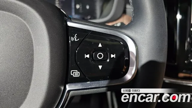 Volvo XC60 Generation 2 — Фото автомобиля 20