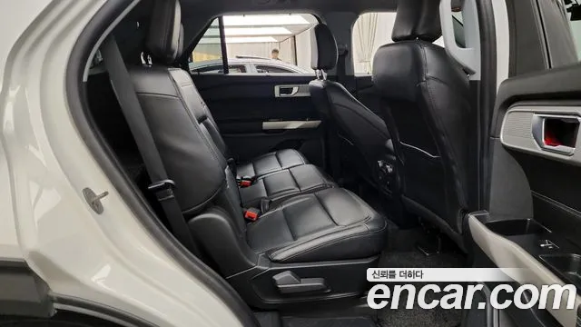Ford Explorer — Фото автомобиля 10