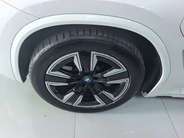 BMW iX3 — Фото автомобиля 22
