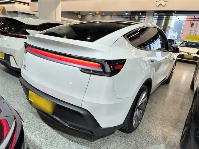 Tesla Model Y — Фото автомобиля 4