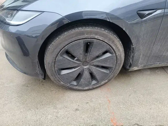 Tesla Model 3 — Фото автомобиля 22