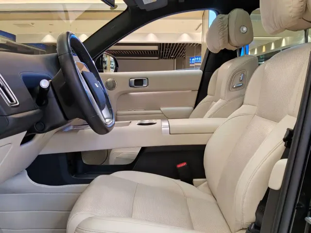 Li Auto L7 — Фото автомобиля 11