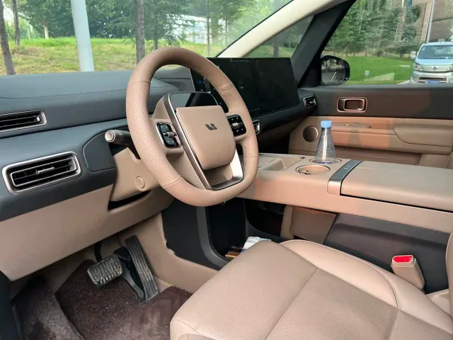 Li Auto MEGA — Фото автомобиля 4