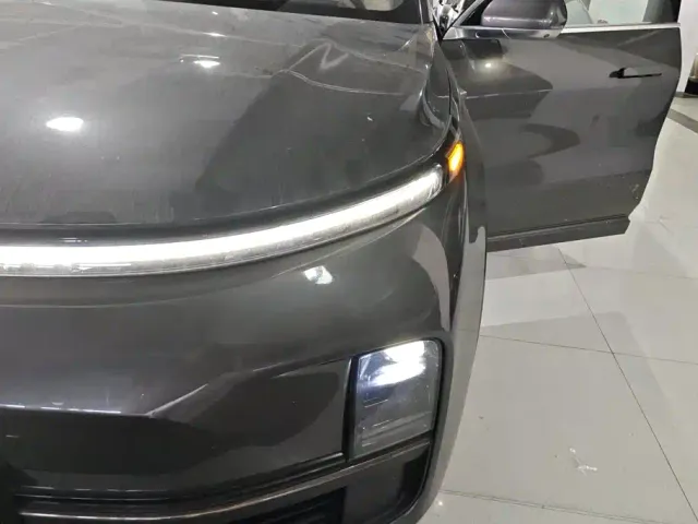 Li Auto L8 — Фото автомобиля 5