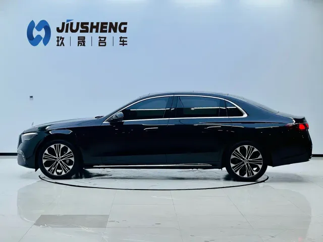 Mercedes-Benz E-Class — Фото автомобиля 3
