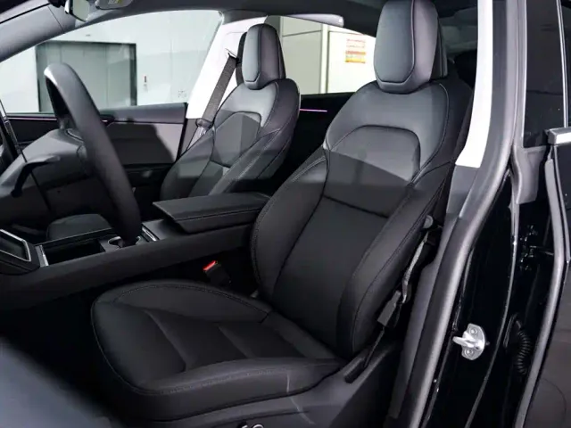 Tesla Model Y — Фото автомобиля 18