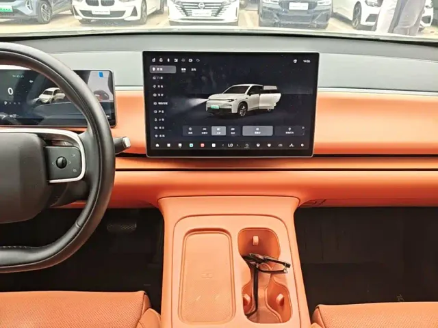 Leapmotor C10 — Фото автомобиля 12