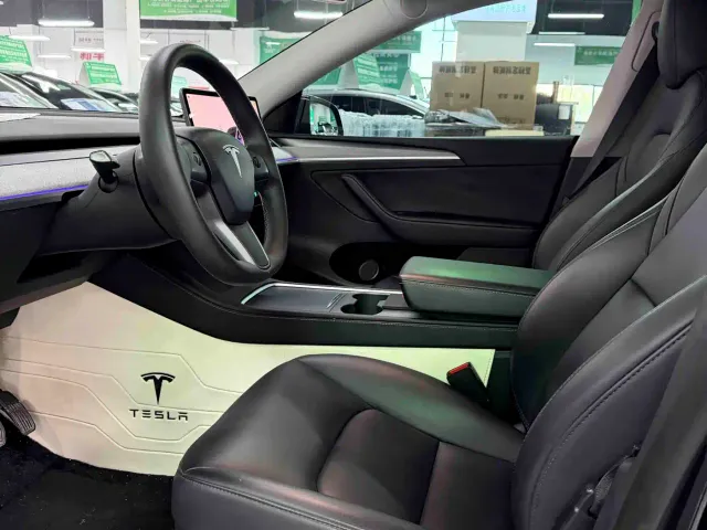 Tesla Model Y — Фото автомобиля 4