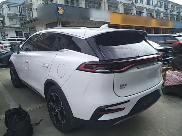 BYD Tang — Фото автомобиля 4