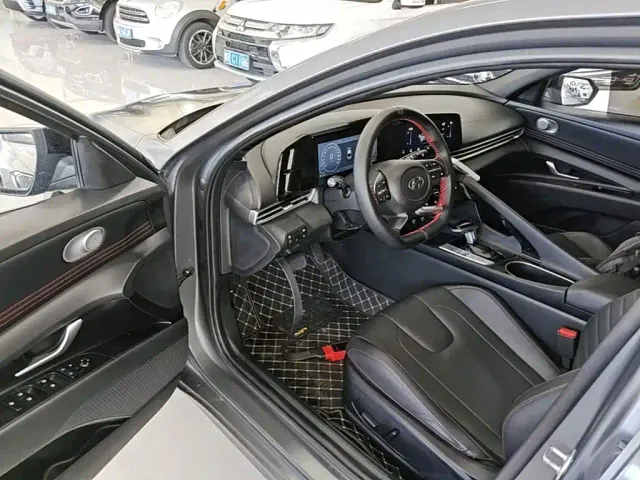 Hyundai Elantra — Фото автомобиля 15