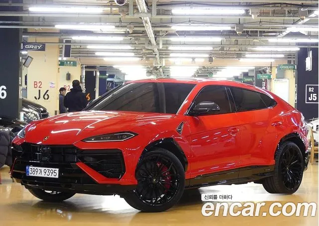 Lamborghini Urus — Фото автомобиля 3