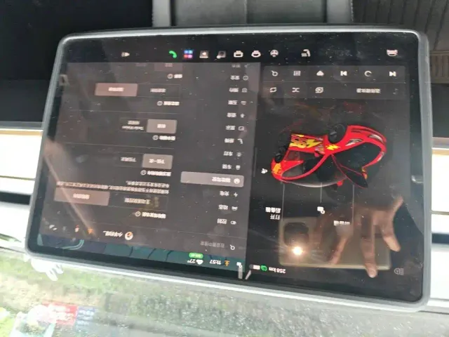 Tesla Model 3 — Фото автомобиля 18