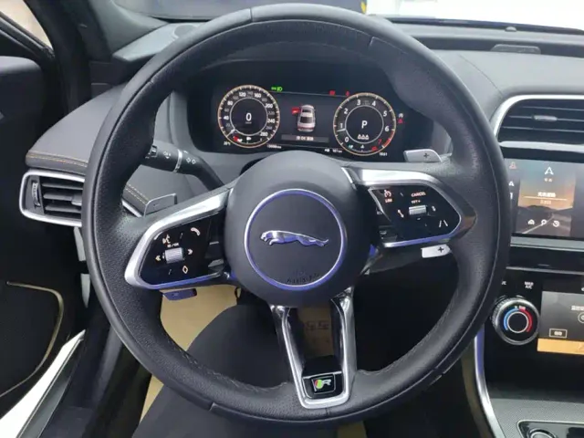 Jaguar XEL — Фото автомобиля 15