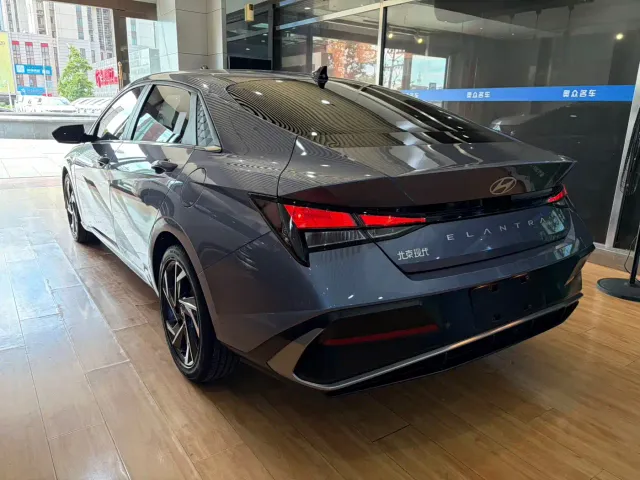 Hyundai Elantra — Фото автомобиля 4