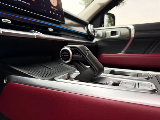 Tank Tank 400 New Energy 2024 Hi4-T Off-Road Edition — Фото автомобиля 11