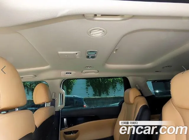 Kia Carnival Generation 4 — Фото автомобиля 12