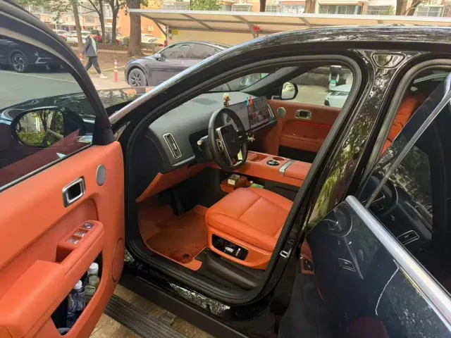 Li Auto L8 — Фото автомобиля 3
