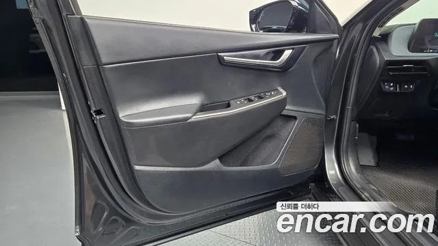 Kia EV6 — Фото автомобиля 24