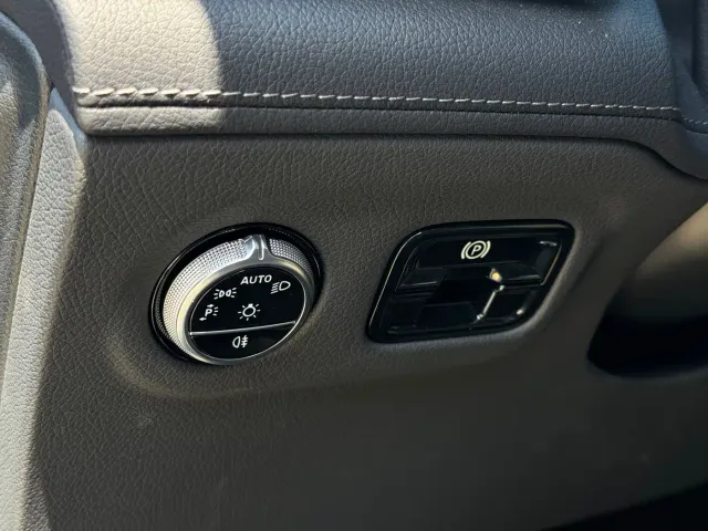 Mercedes-Benz EQE SUV — Фото автомобиля 10