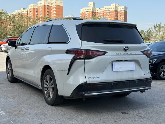 Toyota Sienna — Фото автомобиля 11