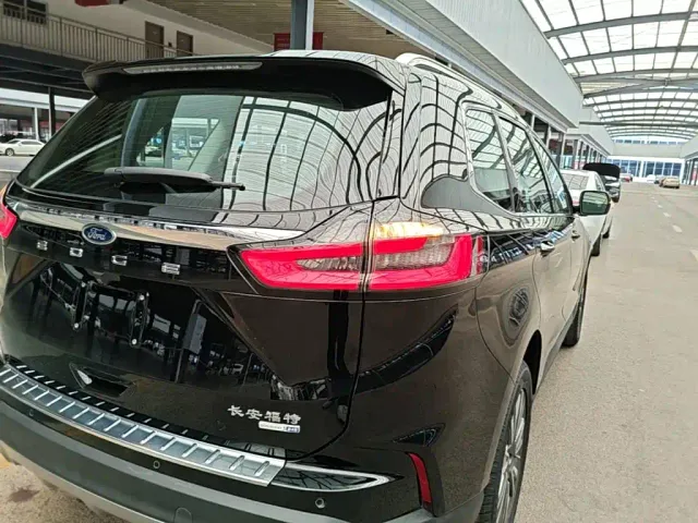 Ford Edge — Фото автомобиля 7