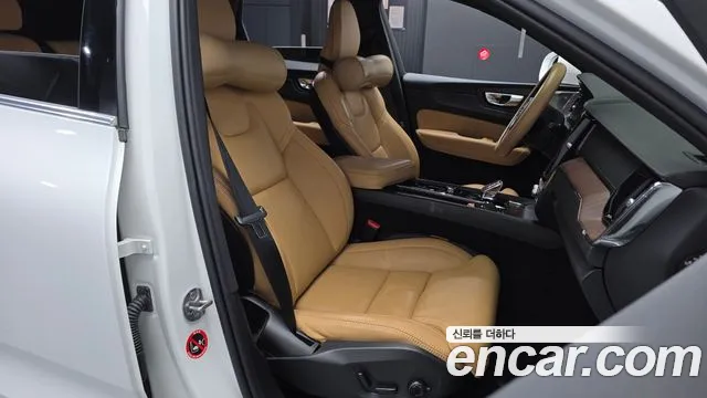 Вольво XC60 — Фото автомобиля 25