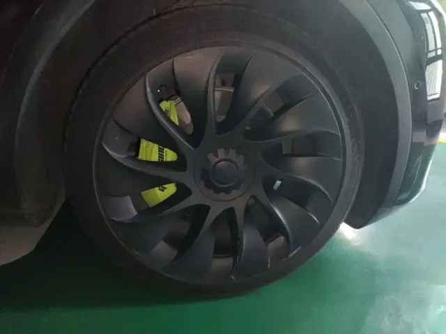 Tesla Model Y — Фото автомобиля 25