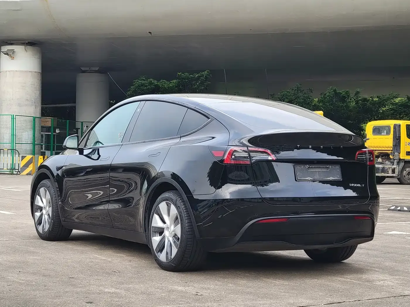 Tesla Model Y 2022 Facelift Rear-Wheel Drive Version — Фото автомобиля 12