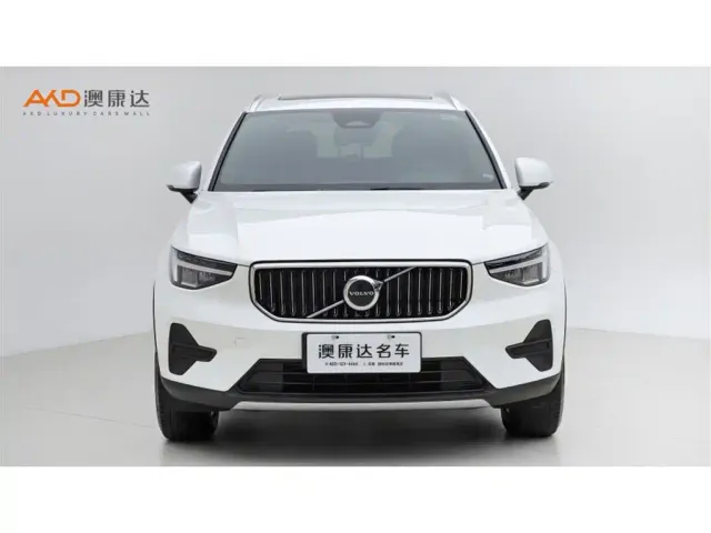 Volvo XC40 — Фото автомобиля 2