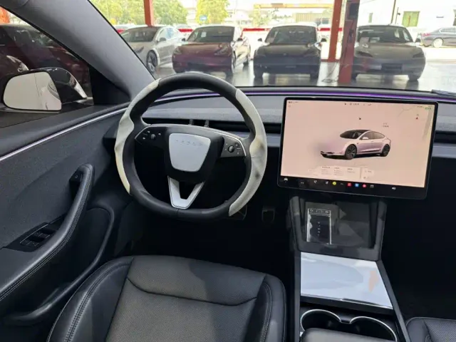 Tesla Model 3 — Фото автомобиля 9