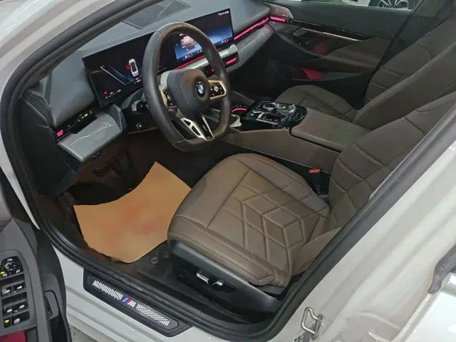 BMW 5 Series — Фото автомобиля 15