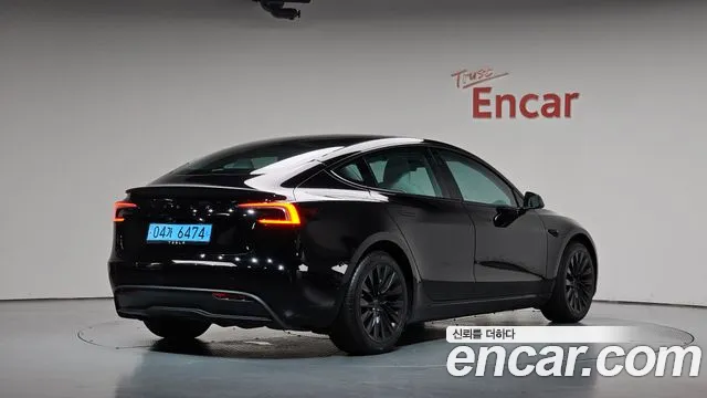 Tesla Model 3 — Фото автомобиля 2