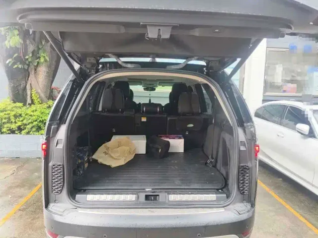 Land Rover Discovery — Фото автомобиля 4