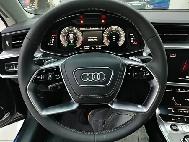 Audi A7L — Фото автомобиля 10