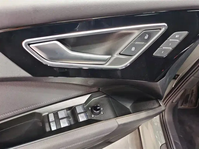 Audi Q4 e-tron — Фото автомобиля 5
