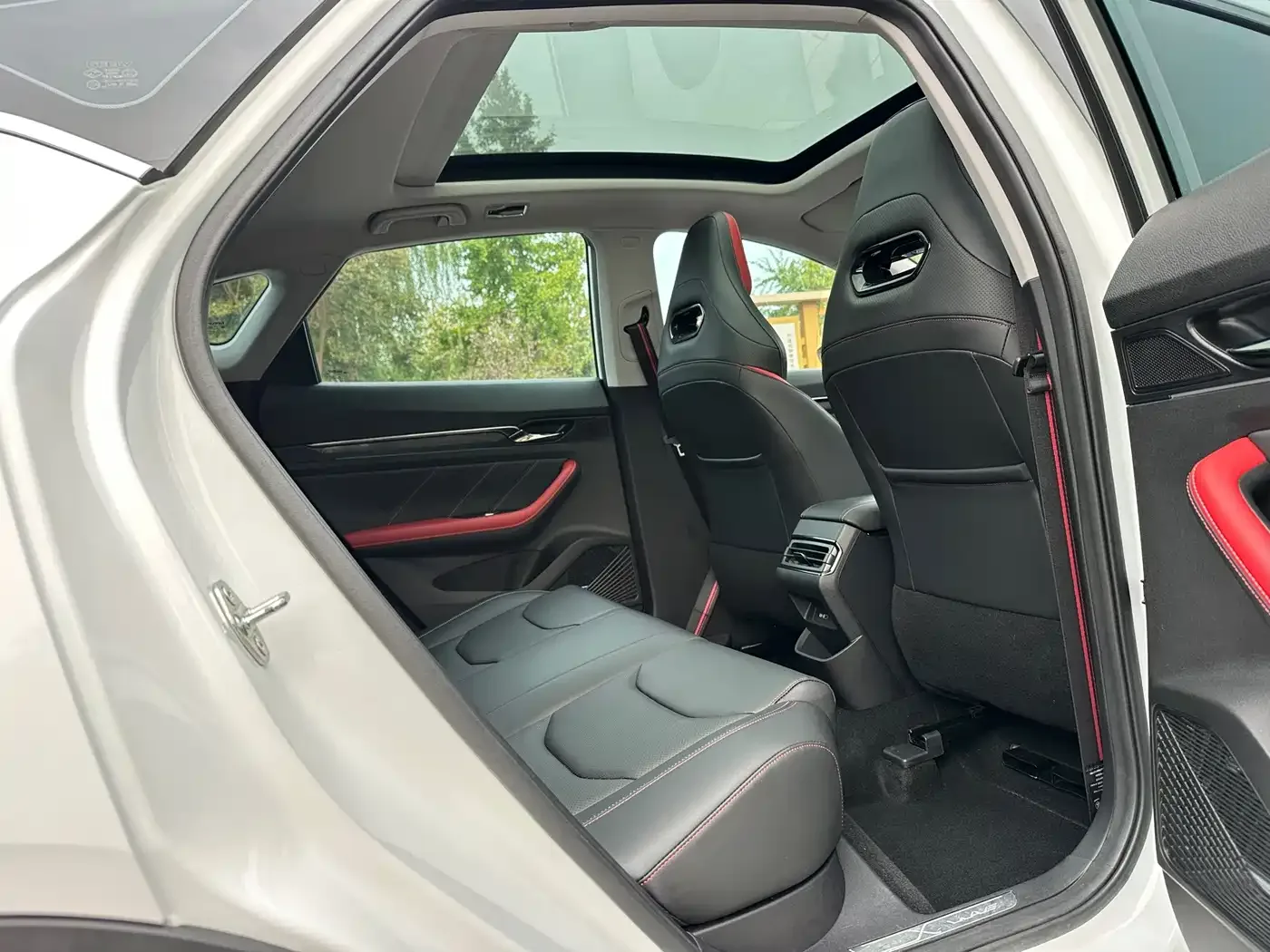 Geely Emgrand S 2021 1.4T CVT Premium — Фото автомобиля 12
