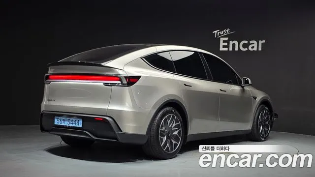Tesla Model Y — Фото автомобиля 2