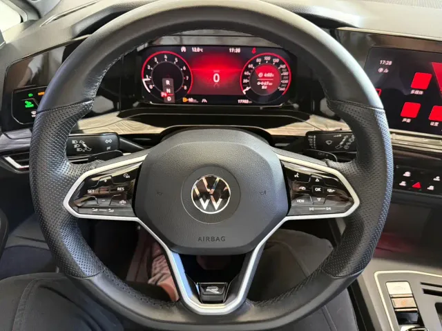 Volkswagen Golf — Фото автомобиля 15
