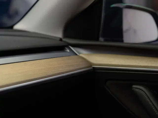 Tesla Model Y — Фото автомобиля 12