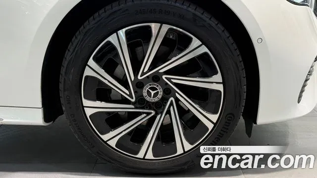 Mercedes-Benz E-Class W214 — Фото автомобиля 15