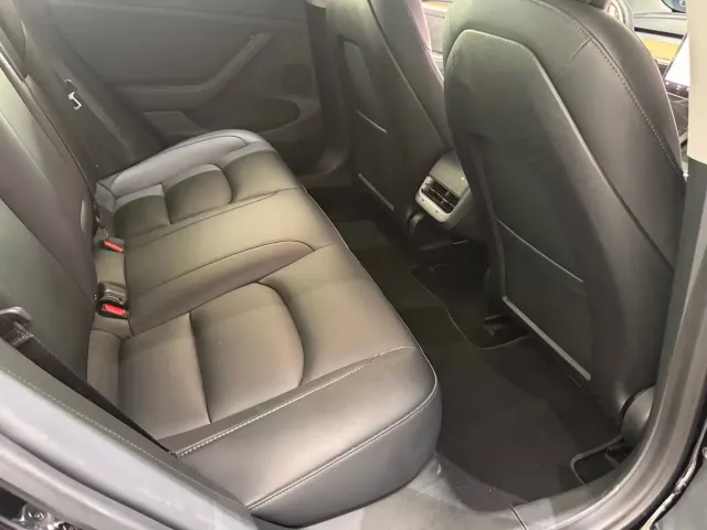 Tesla Model 3 — Фото автомобиля 15