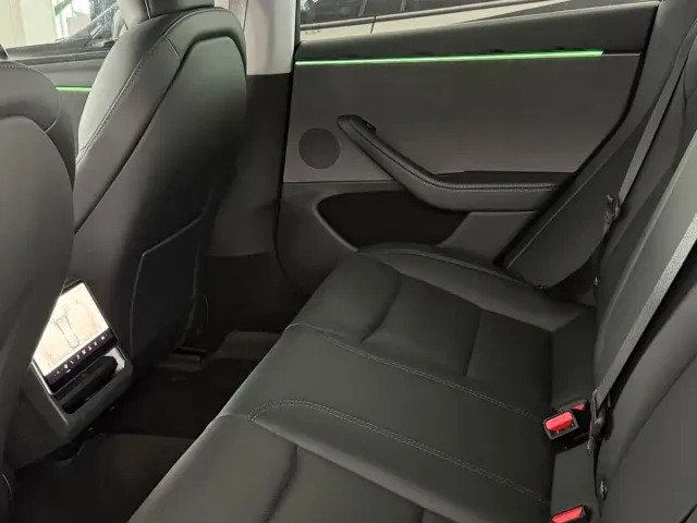 Tesla Model 3 — Фото автомобиля 7