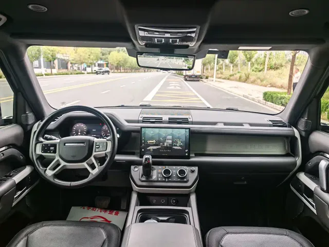 Land Rover Defender — Фото автомобиля 29