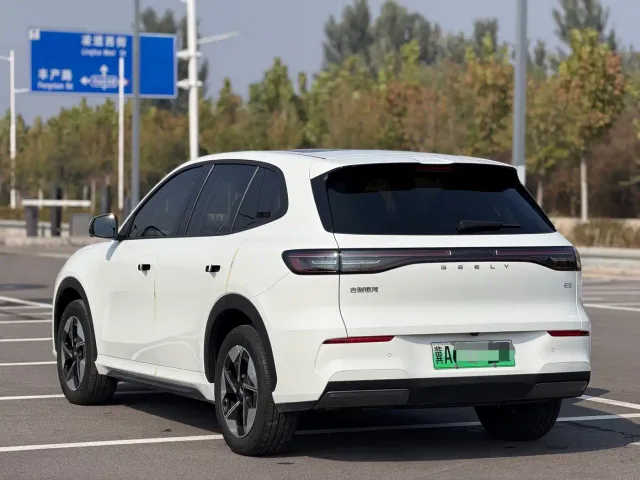 Geely Galaxy E5 — Фото автомобиля 10