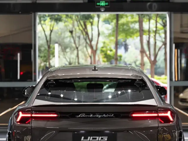 Lamborghini Urus — Фото автомобиля 11