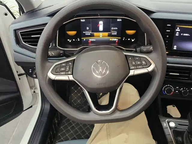 Volkswagen Lavida — Фото автомобиля 10