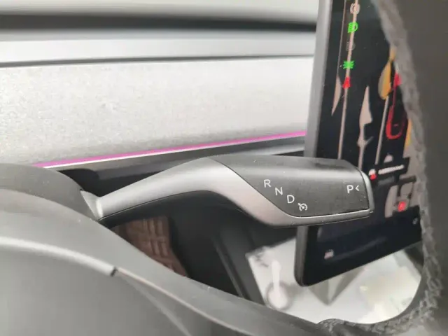 Tesla Model Y — Фото автомобиля 10