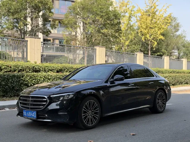 Фотография автомобиля — Mercedes-Benz E-Class